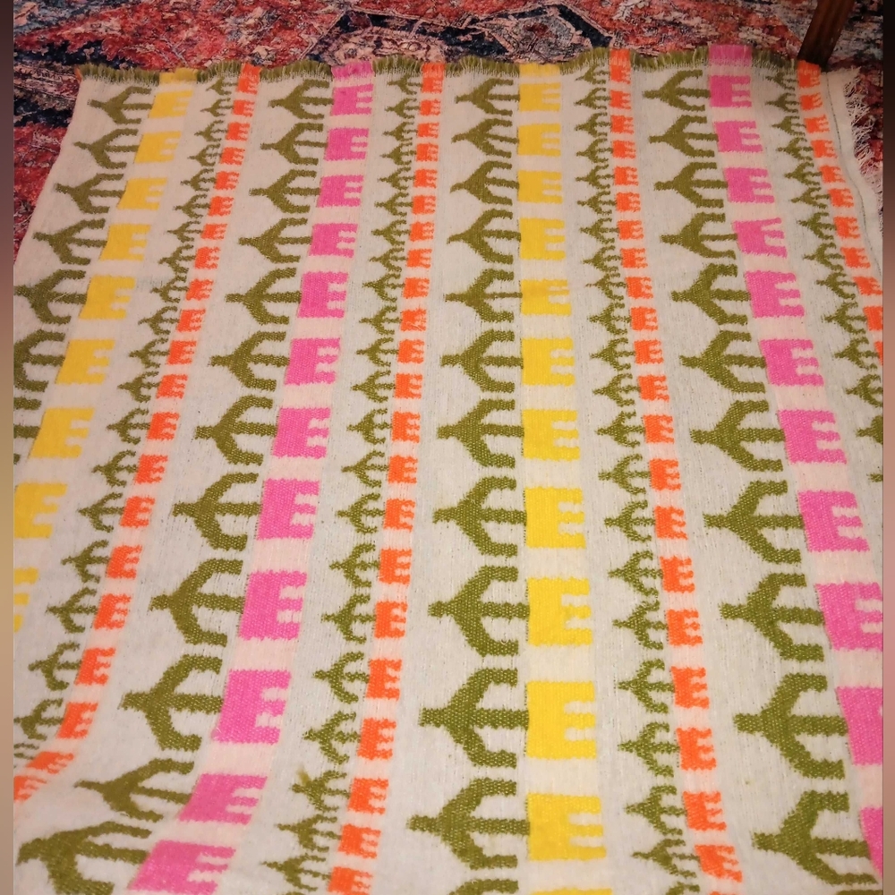 TULIP FIELD Throw Blanket by Urban Outfitters - Picture 4 of 9